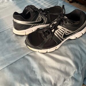 Nike Black and White Athletic Shoes with Cushioned Midsole